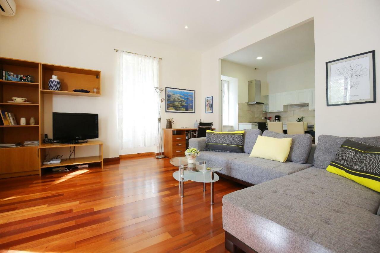 Seafront Beach Apartment - Directly At The Beach ซาดาร์ ภายนอก รูปภาพ